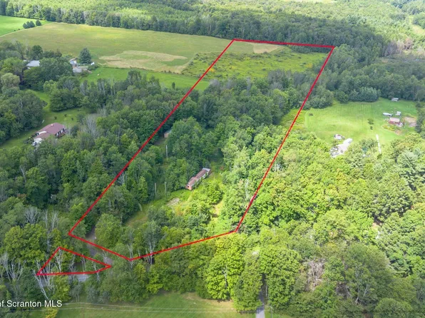 6 Silhouette Ln, Waymart, PA 18472