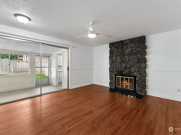 5th image of 521 Penguin Court SE