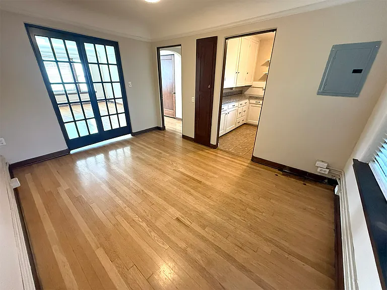 The Blackstone Apartments — Photo 7