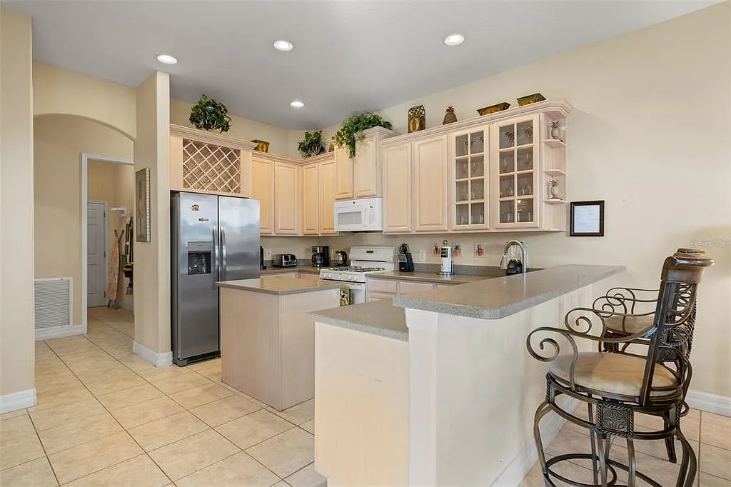 5 bed, 4.0 bath, 3676 sqft, $5,500 — Photo 4
