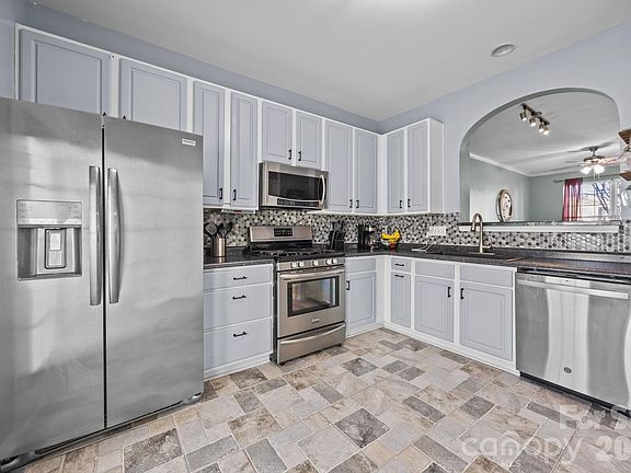 4th image of 1125 Sienna Sand Way