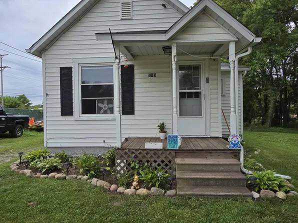 205 Water St, Jonesville, MI 49250