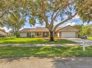 10400 SW 20th St, Davie, FL 33324