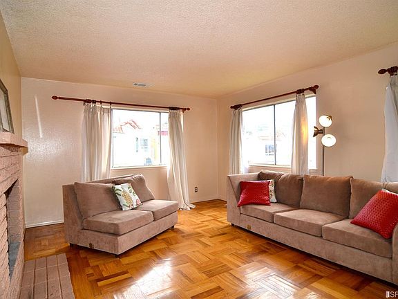 3rd image of 143 Tara St