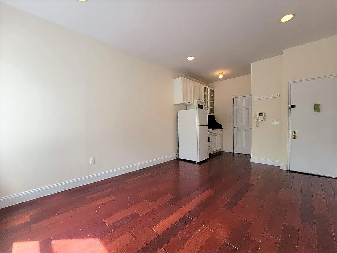 309 East 37th Street — Photo 3