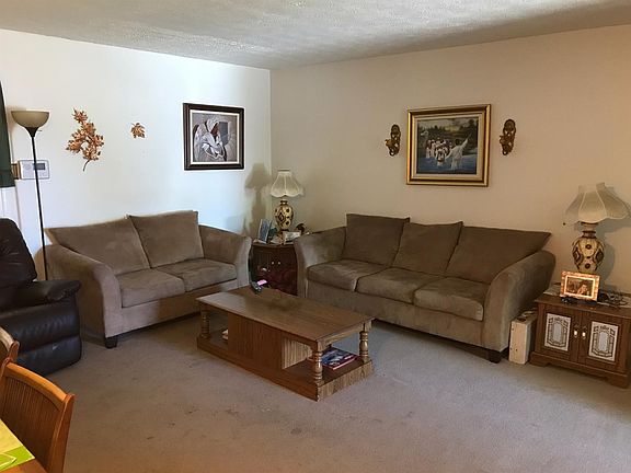 5th image of 2324 Redbud Ln