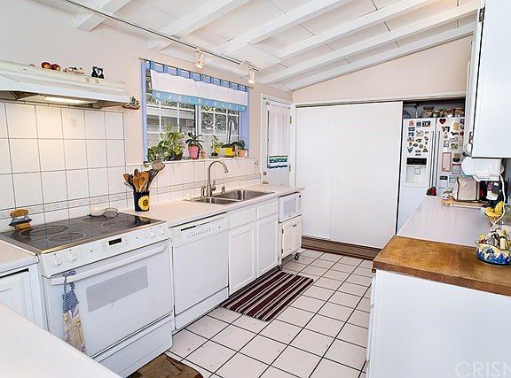 Light and Bright Kitchen
