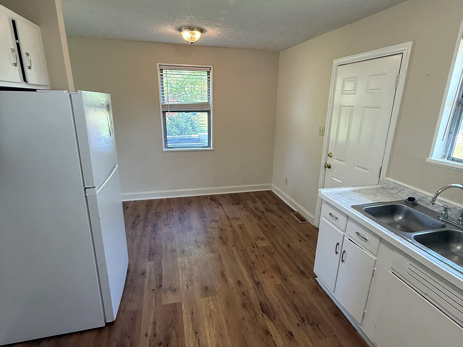 2 bed, 956 sqft, $1,000 — Photo 4