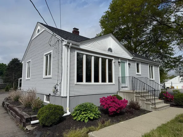561 County St, Taunton, MA 02780