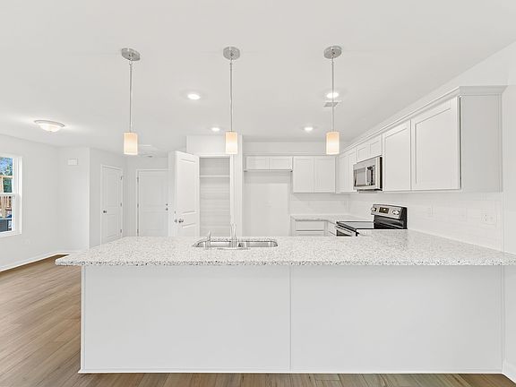 5th image of 161 Braxton Dr