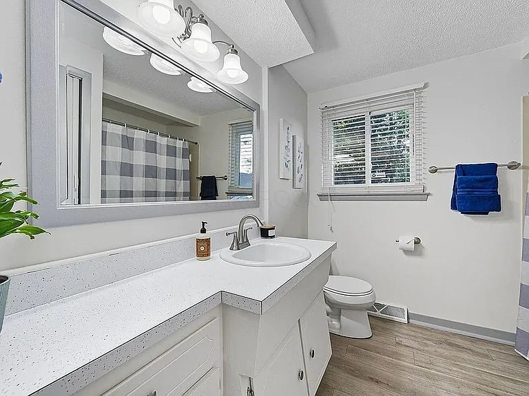 2706 Maywood Dr #1 — Photo 4
