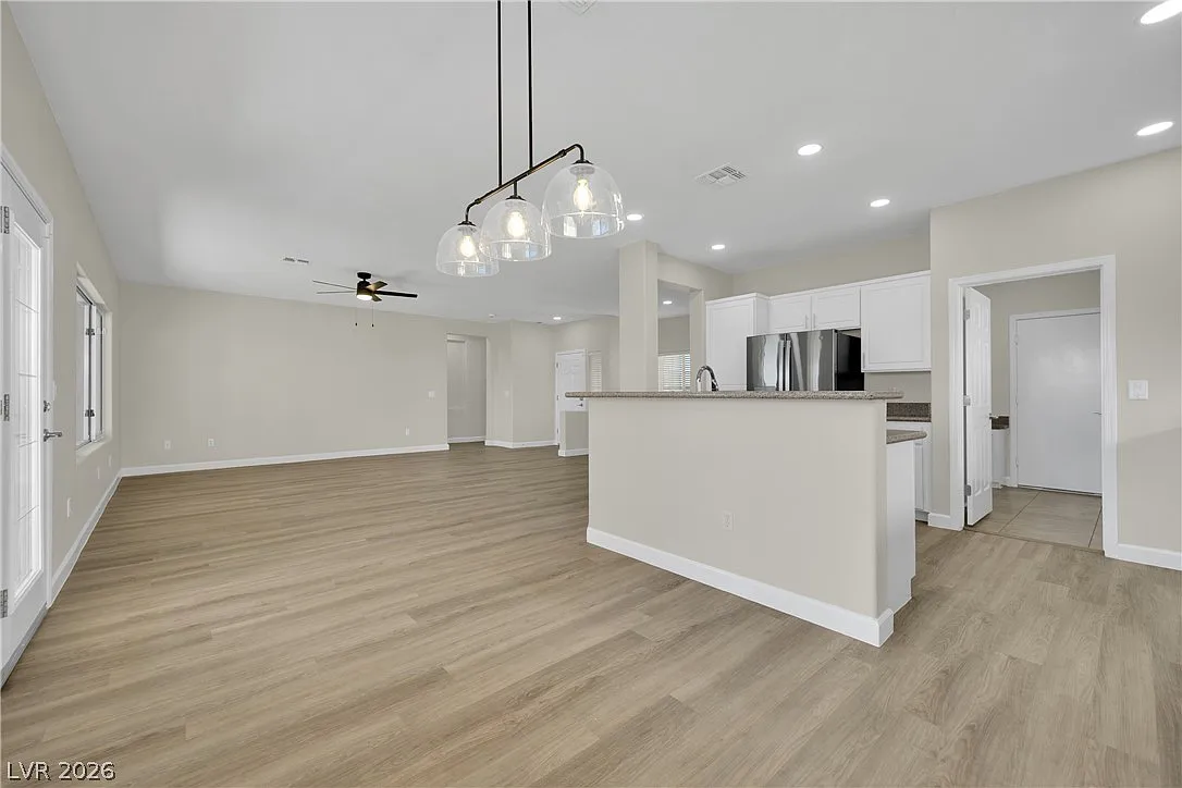 2 bed, 2.0 bath, 1600 sqft, $2,000 — Photo 3
