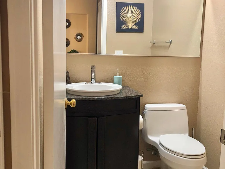 1860 Aurora Ct — Photo 12