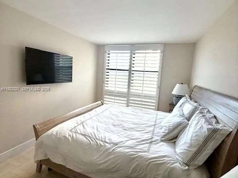 1121 Crandon Blvd #D702 — Photo 11