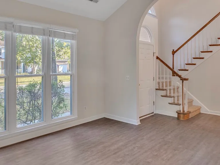 207 Essex Dr — Photo 14