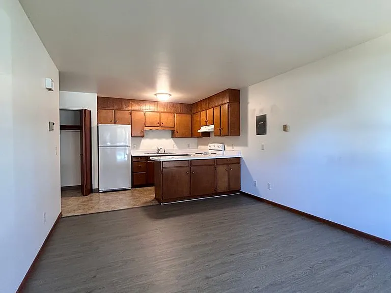 423 Colfax St — Photo 1