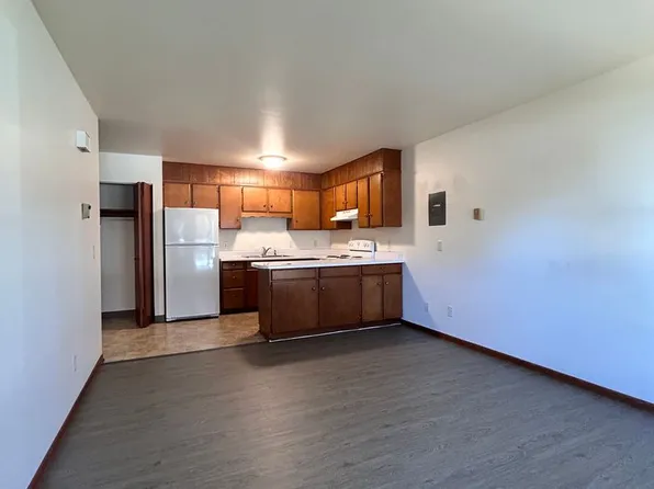 423 Colfax St, 423 Colfax St #6, Augusta, WI 54722