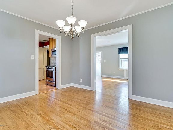 4th image of 13 Gates Ave
