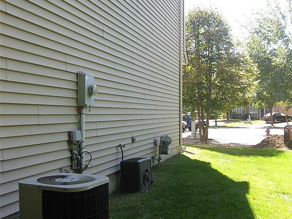 4th image of 21 Troy Ln