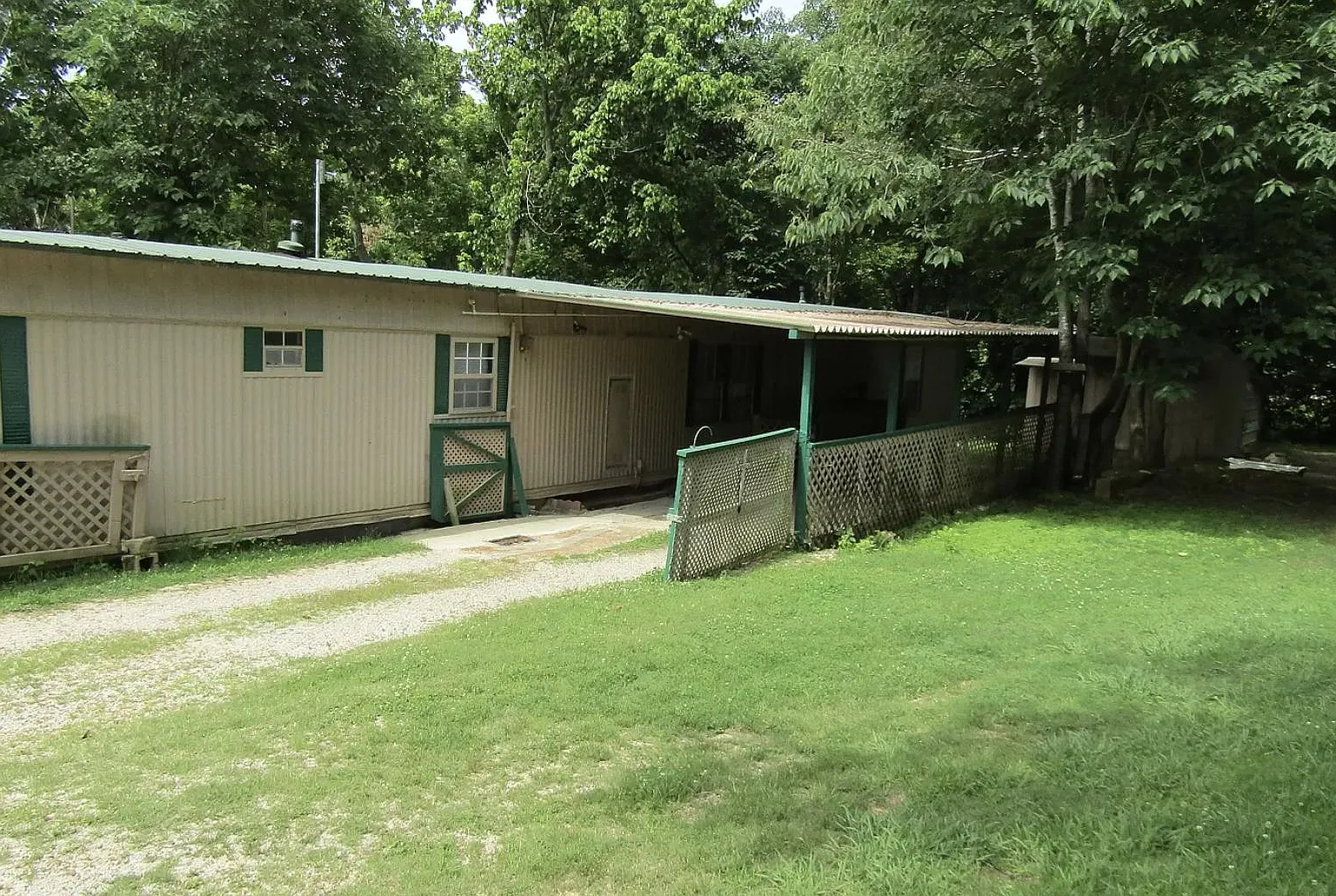 3 bed, 1120 sqft, $895 — Photo 3