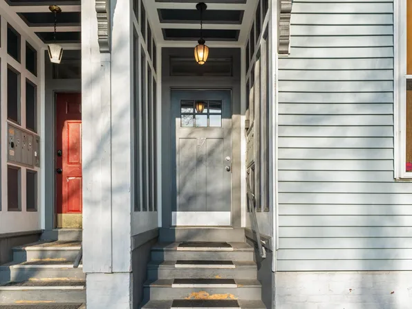 17 Middle St APT 4, South Boston, MA 02127