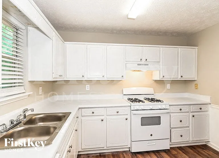 130 Dunwick Ln — Photo 6