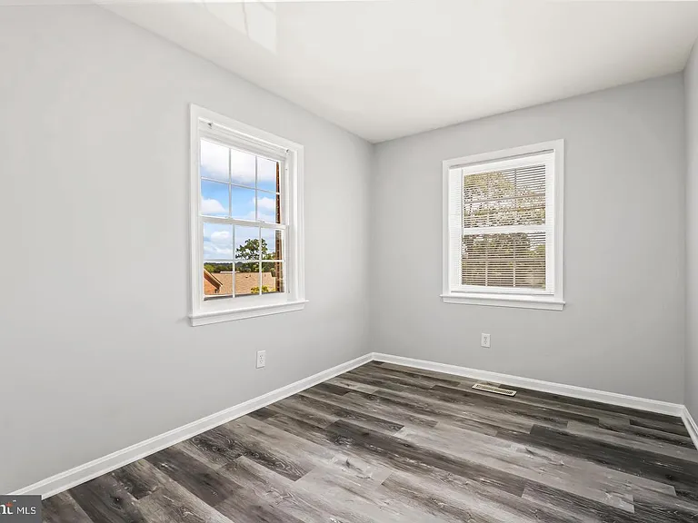 9904 Hagel Cir — Photo 22
