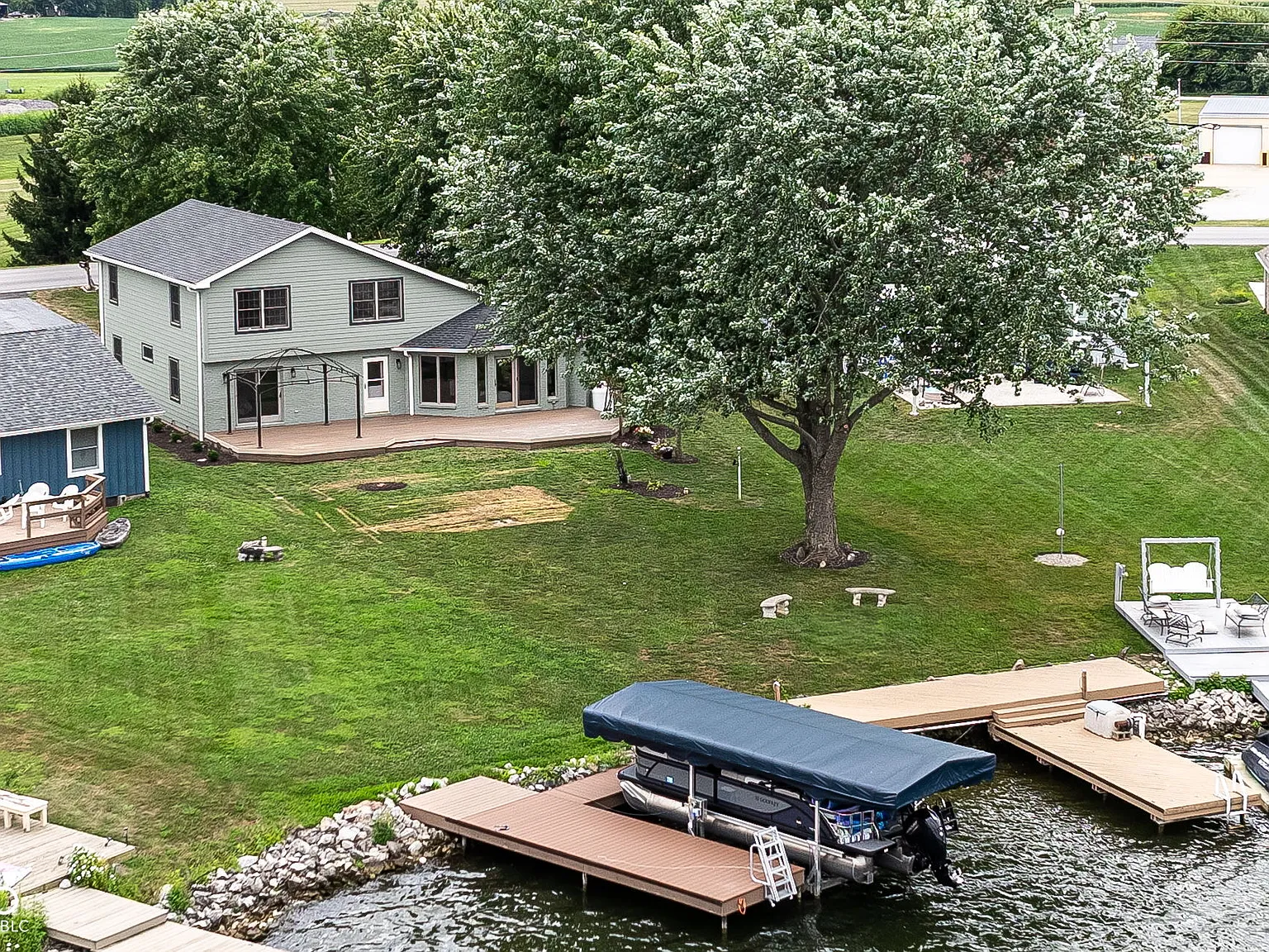 4 bed, 2.5 bath, 3391 sqft, $3,000 — Photo 1