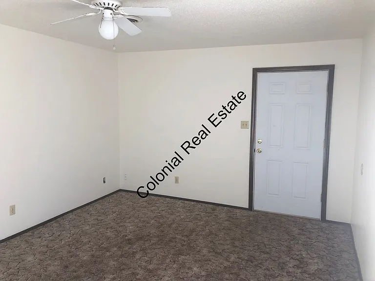 900 Axtell St — Photo 3