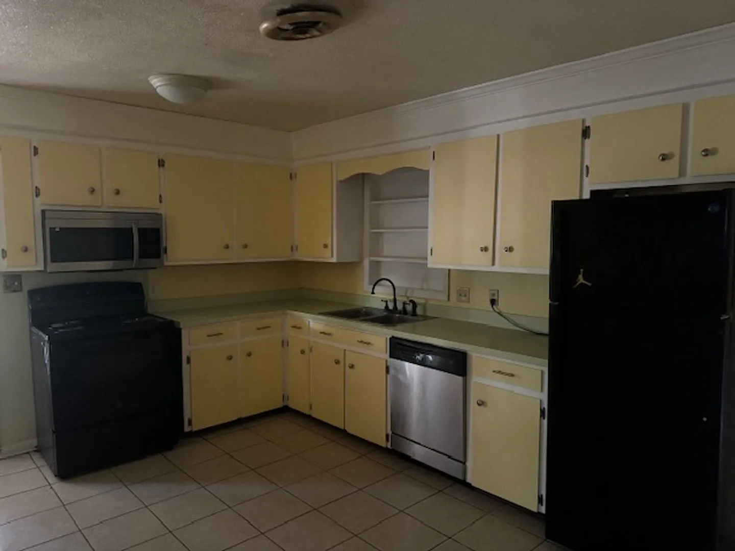 3865 Meadow Lane — Photo 3