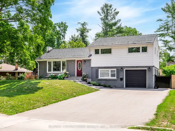 11 Castle Dr, Barrie, ON L4N 1P7