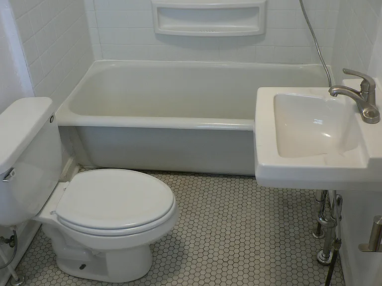 504 Woodruff Place West Dr #9 — Photo 4