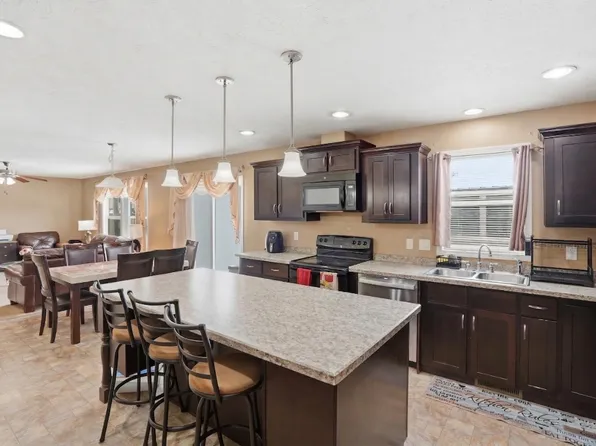 111 N 1st Ave W, Faith, SD 57626