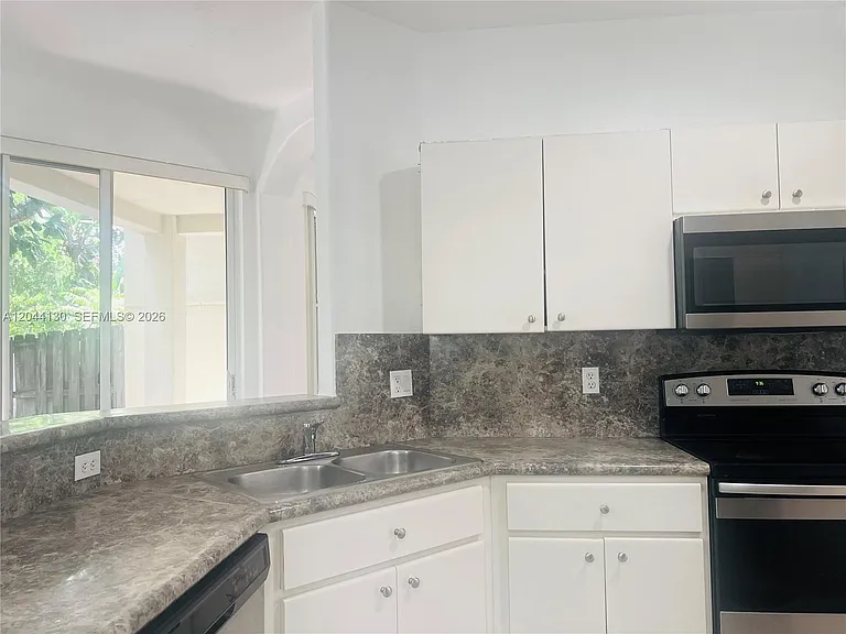 3540 SW 170th Ave #0 — Photo 11