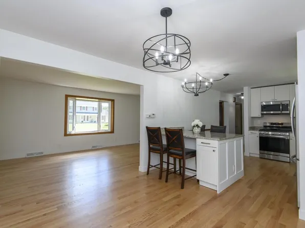 21300 Astolat DRIVE, Brookfield, WI 53045
