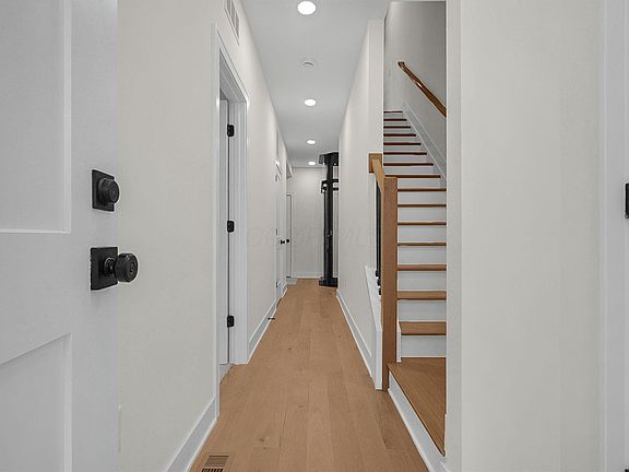 5th image of 1081 W 3rd Ave