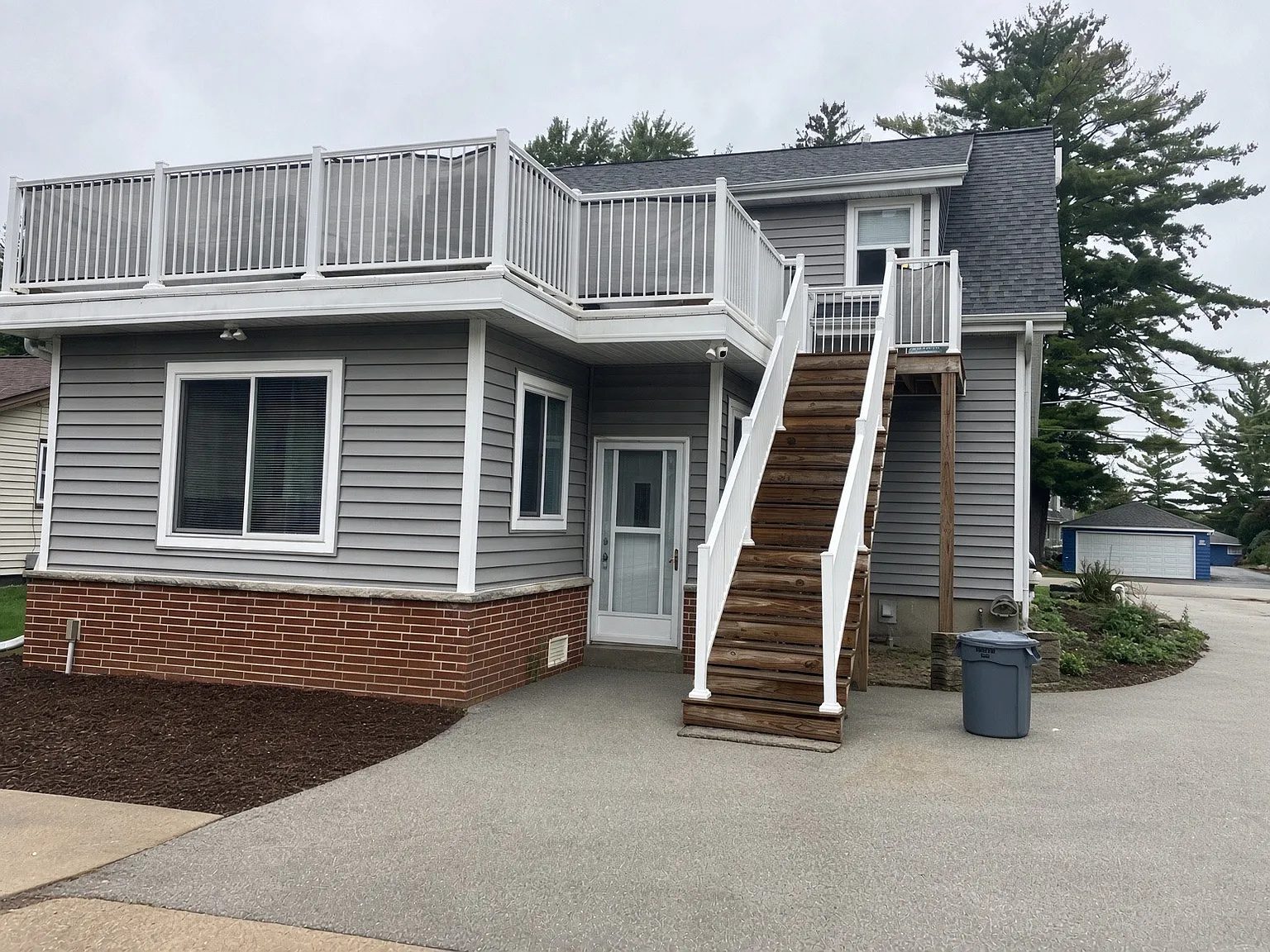 3 bed, 1900 sqft, $3,050 — Photo 2