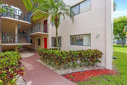 5310 Las Verdes Cir #106 Photo 1