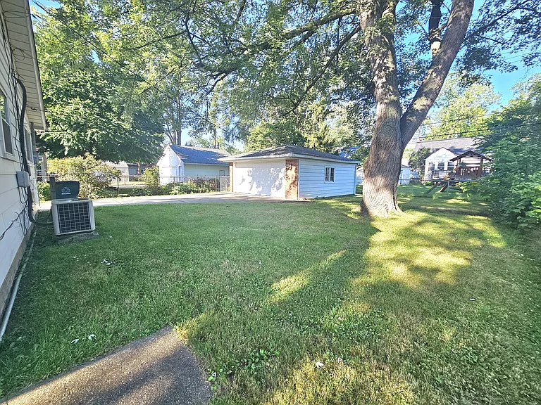 2161 Bacon Ave — Photo 23