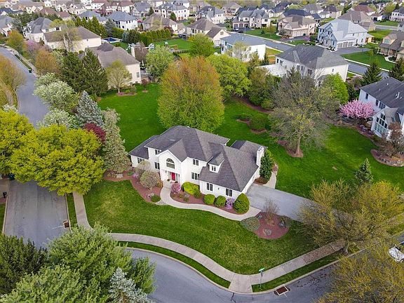 3rd image of 79 Central Dr