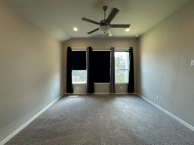 441 Saturnia Dr — Photo 32