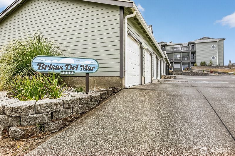 4th image of 1443 Ocean Shores Boulevard SW #102