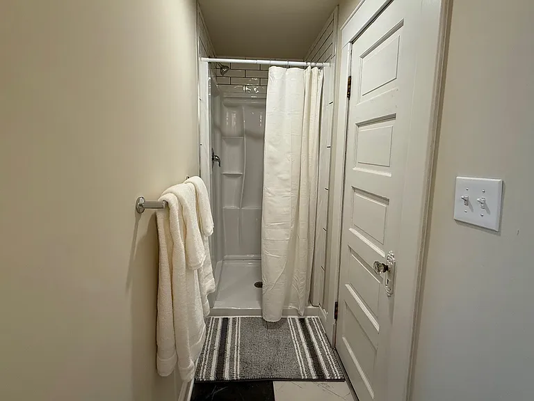 Main level bath with shower