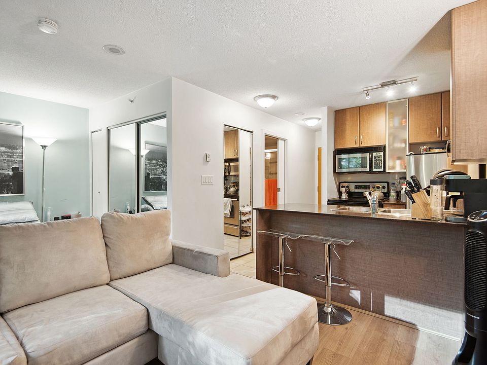 1st image of 909 Mainland St #408