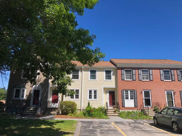 222 Fox Hollow Way, Manchester, NH 03104