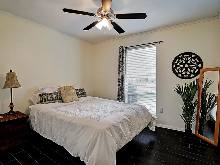 14207 Wickersham Ln — Photo 6