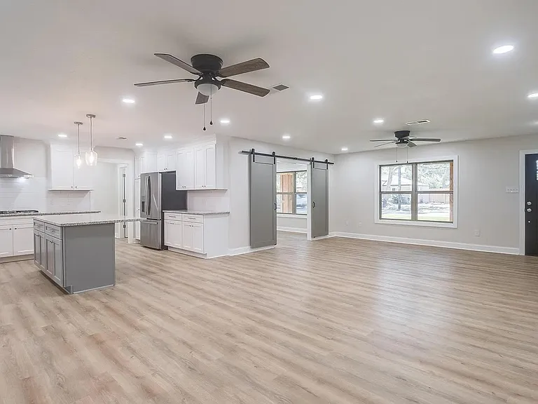 306 Westview Dr — Photo 5