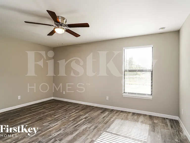 755 Puccini Ave S — Photo 7
