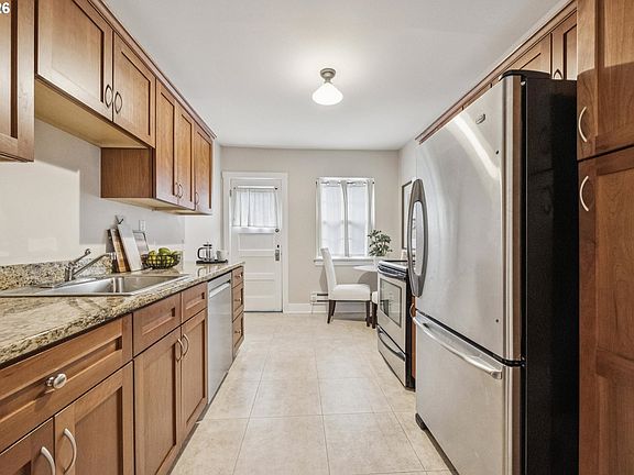 4th image of 2633 NW Raleigh St Unit 33