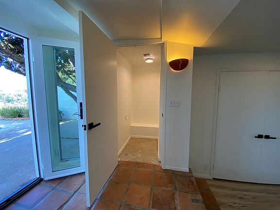 3rd image of 2283 Glenview Ln